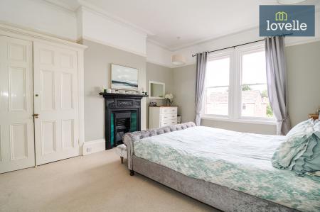 6 bedroom Semi-detached house for sale in Abbey Drive West, Grimsby, DN32