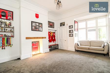 6 bedroom Semi-detached house for sale in Abbey Drive West, Grimsby, DN32