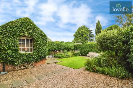 6 bedroom Semi-detached house for sale in Abbey Drive West, Grimsby, DN32