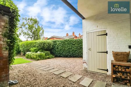 6 bedroom Semi-detached house for sale in Abbey Drive West, Grimsby, DN32