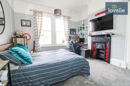 6 bedroom Semi-detached house for sale in Abbey Drive West, Grimsby, DN32