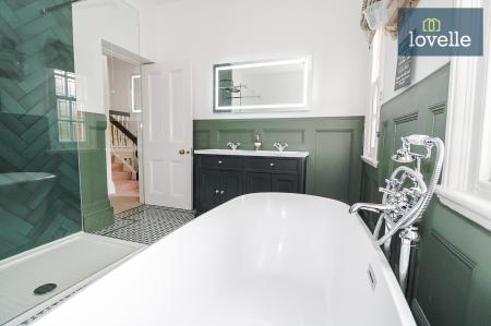 6 bedroom Semi-detached house for sale in Abbey Drive West, Grimsby, DN32