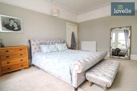 6 bedroom Semi-detached house for sale in Abbey Drive West, Grimsby, DN32