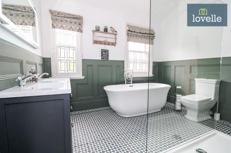 6 bedroom Semi-detached house for sale in Abbey Drive West, Grimsby, DN32