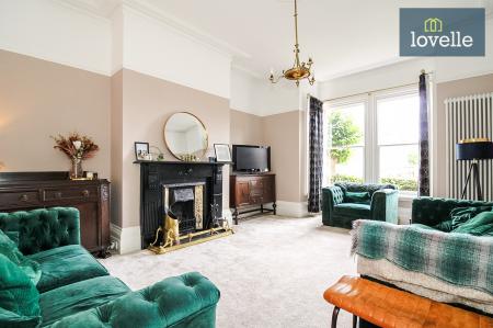 6 bedroom Semi-detached house for sale in Abbey Drive West, Grimsby, DN32