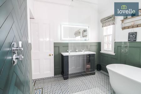 6 bedroom Semi-detached house for sale in Abbey Drive West, Grimsby, DN32