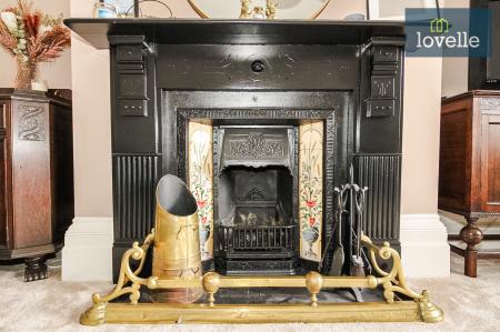 6 bedroom Semi-detached house for sale in Abbey Drive West, Grimsby, DN32