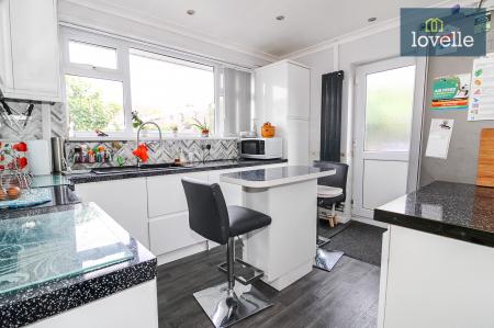 3 bedroom Semi-detached bungalow for sale in Westwood Road, Healing, DN41