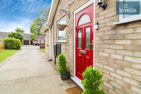 3 bedroom Semi-detached bungalow for sale in Westwood Road, Healing, DN41
