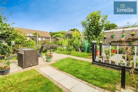 3 bedroom Semi-detached bungalow for sale in Westwood Road, Healing, DN41