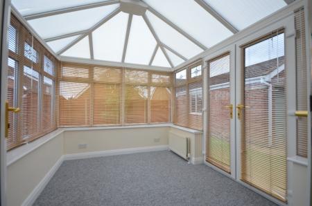 3 bedroom Detached house to let in Whimbrel Way, New Waltham, DN36