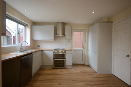 3 bedroom Detached house to let in Whimbrel Way, New Waltham, DN36