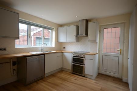 3 bedroom Detached house to let in Whimbrel Way, New Waltham, DN36