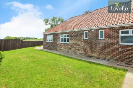 4 bedroom Detached bungalow for sale in Furze Lane, Legbourne, LN11