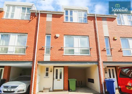 2 bedroom Terraced House for sale in Heritage Mews, Grimsby, DN32