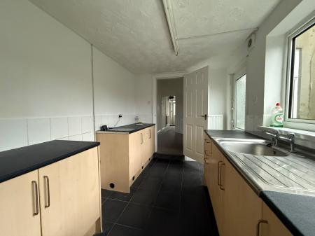 3 bedroom Terraced House for sale in Heneage Road, Grimsby, DN32