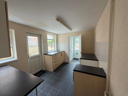 3 bedroom Terraced House to let in Humberstone Road, Grimsby, DN32