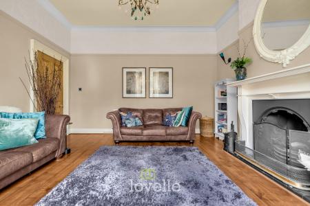 5 bedroom End of terrace house for sale in Abbey Road, Grimsby, DN32