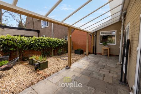 5 bedroom End of terrace house for sale in Abbey Road, Grimsby, DN32