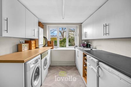 5 bedroom End of terrace house for sale in Abbey Road, Grimsby, DN32