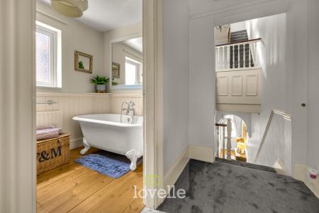 5 bedroom End of terrace house for sale in Abbey Road, Grimsby, DN32