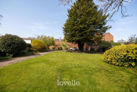 5 bedroom End of terrace house for sale in Abbey Road, Grimsby, DN32