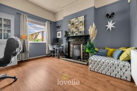 5 bedroom End of terrace house for sale in Abbey Road, Grimsby, DN32