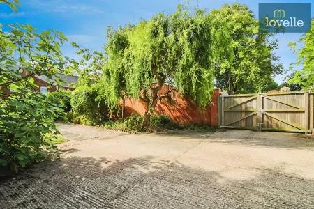 5 bedroom End of terrace house for sale in Abbey Road, Grimsby, DN32