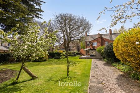 5 bedroom End of terrace house for sale in Abbey Road, Grimsby, DN32