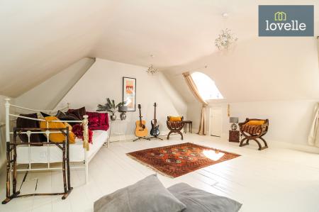 5 bedroom End of terrace house for sale in Abbey Road, Grimsby, DN32