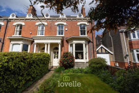 5 bedroom End of terrace house for sale in Abbey Road, Grimsby, DN32