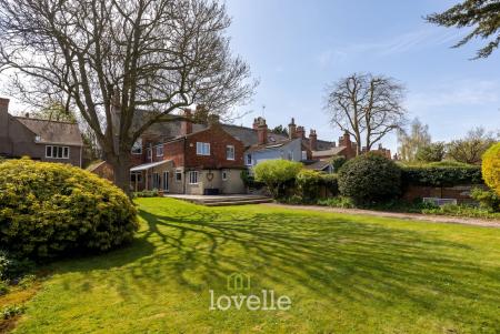5 bedroom End of terrace house for sale in Abbey Road, Grimsby, DN32