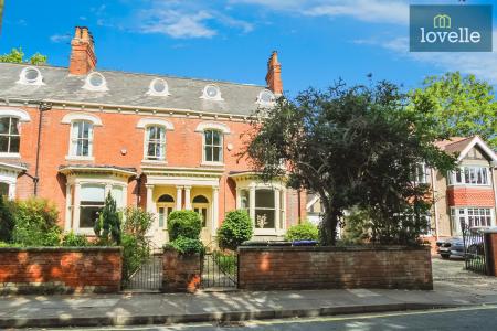 5 bedroom End of terrace house for sale in Abbey Road, Grimsby, DN32