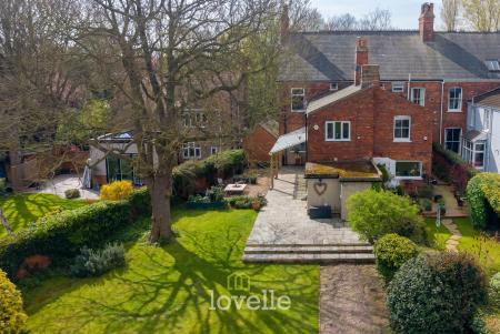 5 bedroom End of terrace house for sale in Abbey Road, Grimsby, DN32