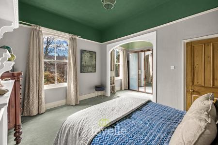 5 bedroom End of terrace house for sale in Abbey Road, Grimsby, DN32