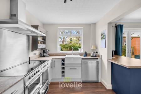 5 bedroom End of terrace house for sale in Abbey Road, Grimsby, DN32