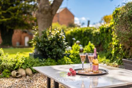 5 bedroom End of terrace house for sale in Abbey Road, Grimsby, DN32