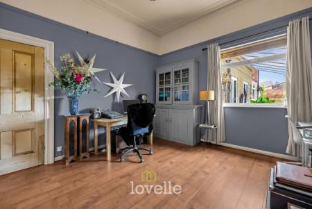 5 bedroom End of terrace house for sale in Abbey Road, Grimsby, DN32