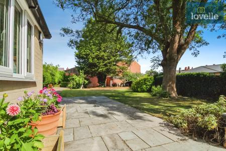 5 bedroom End of terrace house for sale in Abbey Road, Grimsby, DN32