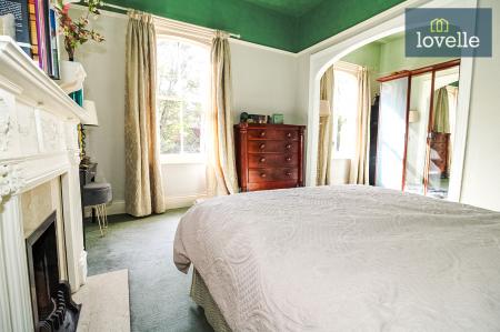 5 bedroom End of terrace house for sale in Abbey Road, Grimsby, DN32