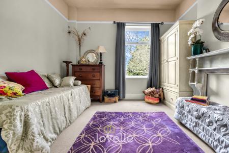 5 bedroom End of terrace house for sale in Abbey Road, Grimsby, DN32