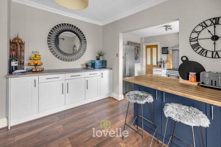 5 bedroom End of terrace house for sale in Abbey Road, Grimsby, DN32