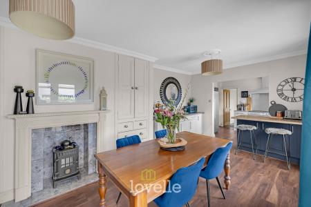 5 bedroom End of terrace house for sale in Abbey Road, Grimsby, DN32