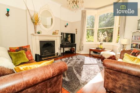 5 bedroom End of terrace house for sale in Abbey Road, Grimsby, DN32