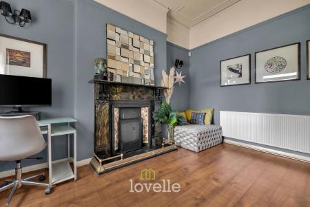 5 bedroom End of terrace house for sale in Abbey Road, Grimsby, DN32