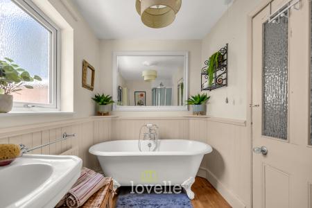 5 bedroom End of terrace house for sale in Abbey Road, Grimsby, DN32