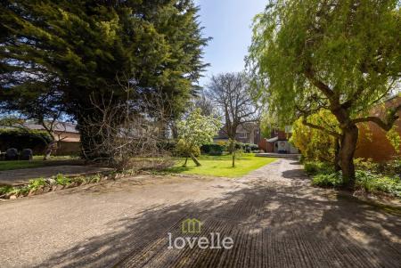 5 bedroom End of terrace house for sale in Abbey Road, Grimsby, DN32