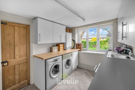 5 bedroom End of terrace house for sale in Abbey Road, Grimsby, DN32