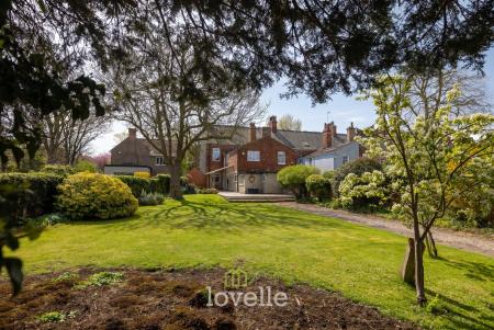 5 bedroom End of terrace house for sale in Abbey Road, Grimsby, DN32