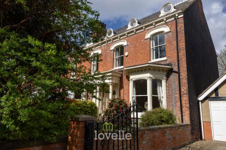 5 bedroom End of terrace house for sale in Abbey Road, Grimsby, DN32